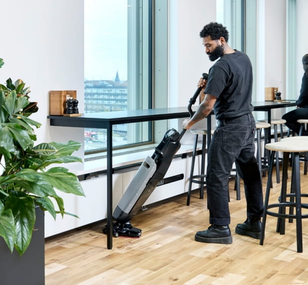 Nilfisk Scheuersaugmaschine – Kabellose Mikro-Scheuersaugmaschine für professionelle Reinigung