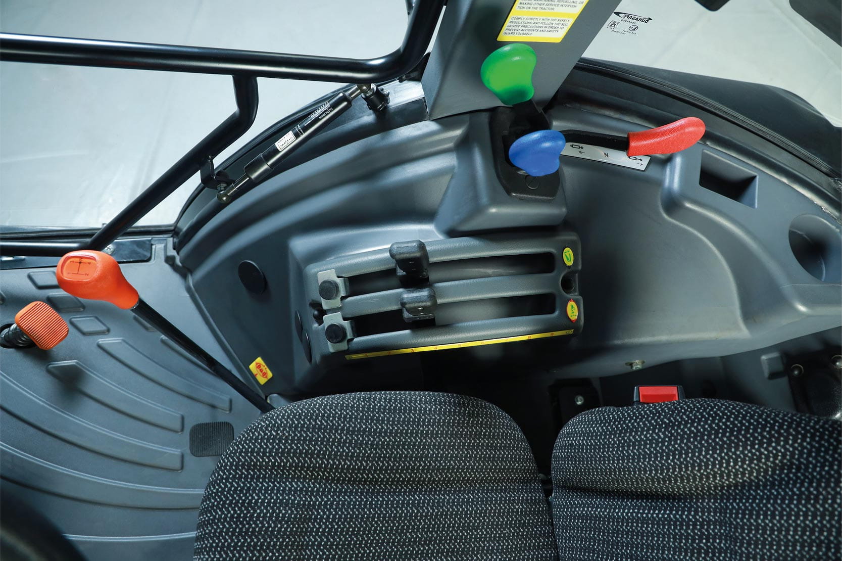 Solis 75 NT Stage V Carraro avec cabine – tracteur à voie étroite 75 ch