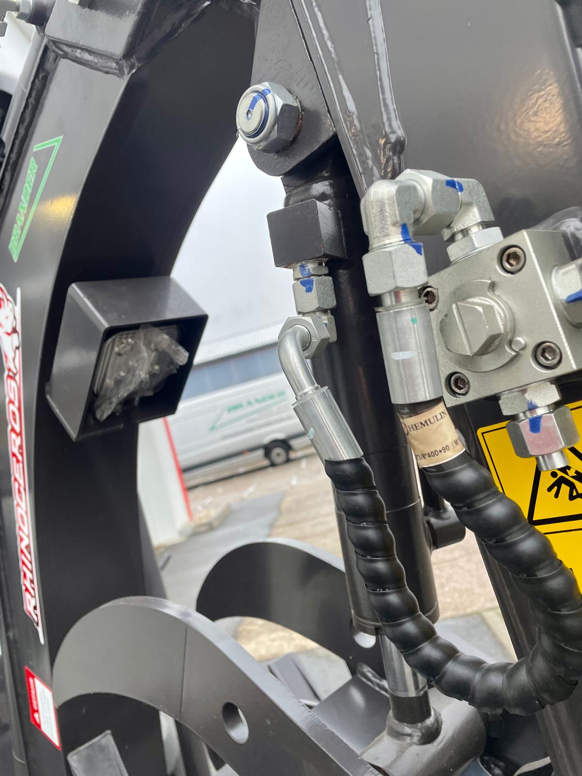 Minibagger Rhinoceros XN12-09 – Kubota Motor, 0-Heck, Verstellfahrwerk, 3 Löffel