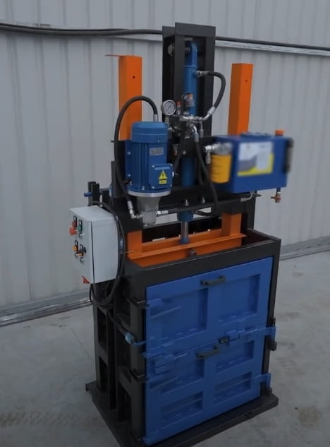 Altpapierpresse / Kartonpresse / Folienpresse 10 Tonnen - 400V / 2,2kW