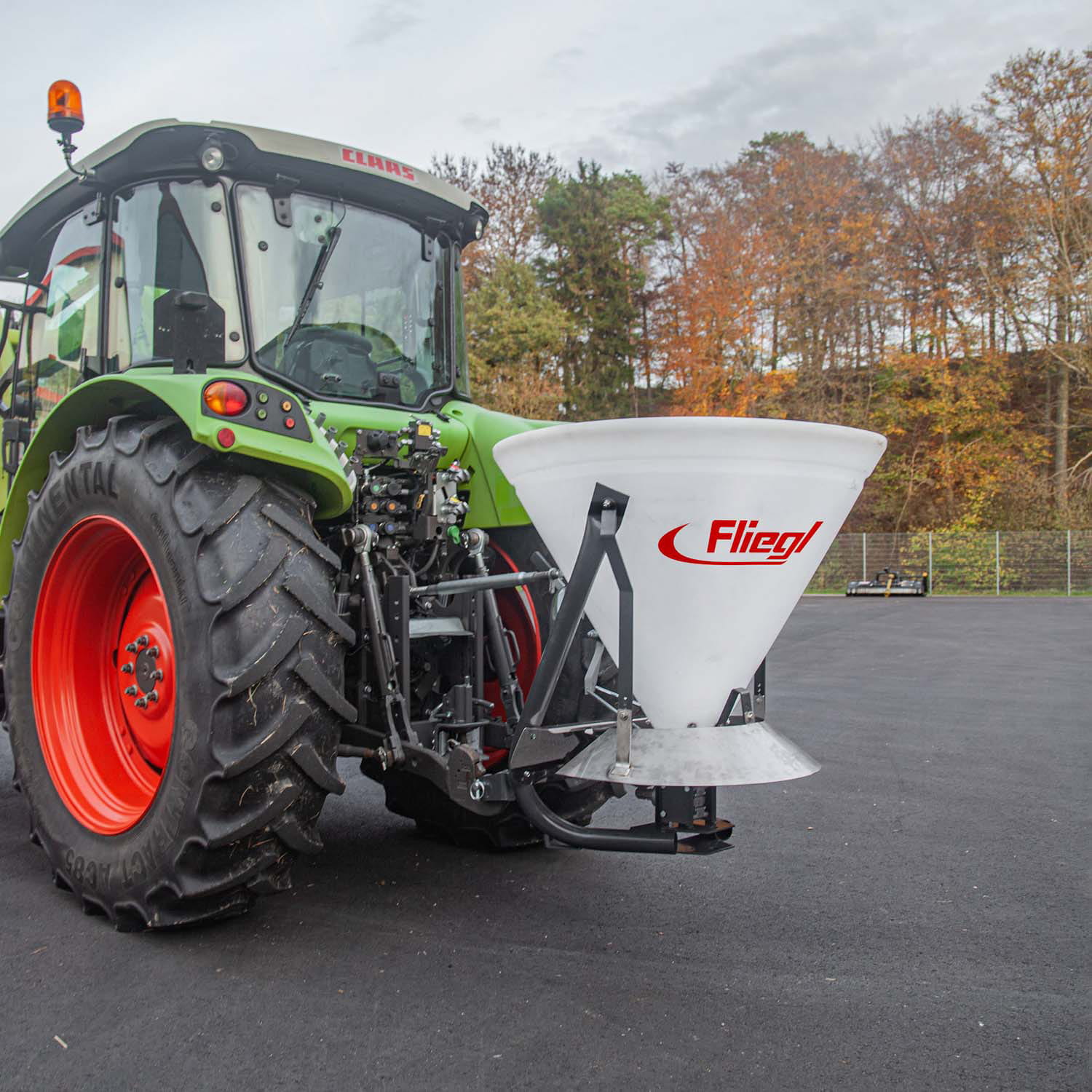 Fliegl salt and fertilizer spreader 500 l | plastic container | spreading width up to 15 m | Cat. I + II