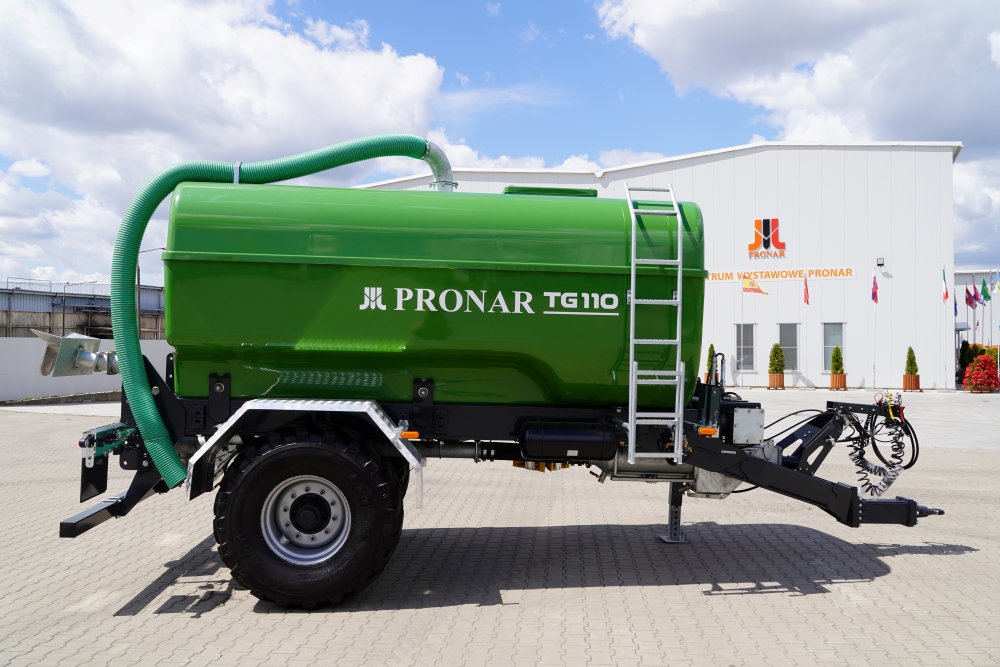 landwirtschaftlicher Tankwagen, Schlepperanhänger, Grüner Tank, Bitte beachten: Tragkraft nicht sichtbar, Pronar TG110