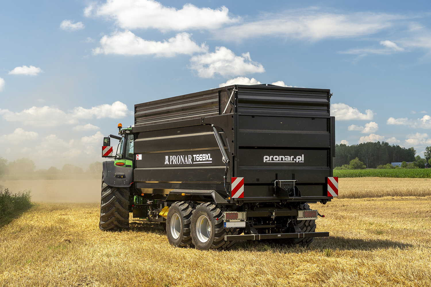 Anhänger, Schüttgutanhänger, Traktoranhänger, Landwirtschaftlicher Anhänger, schwarzer Anhänger