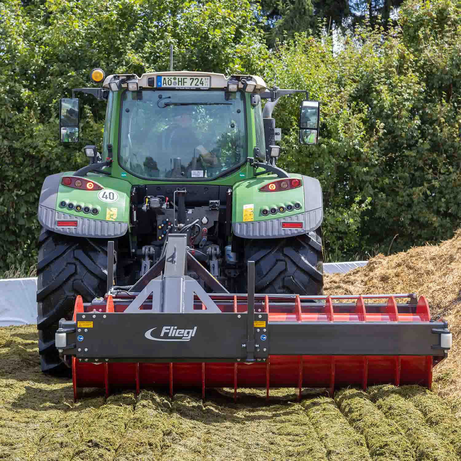 Fliegl Silowalze 3000 mm – hydraulische Seitenverschiebung, befüllbar, Dreipunktaufnahme