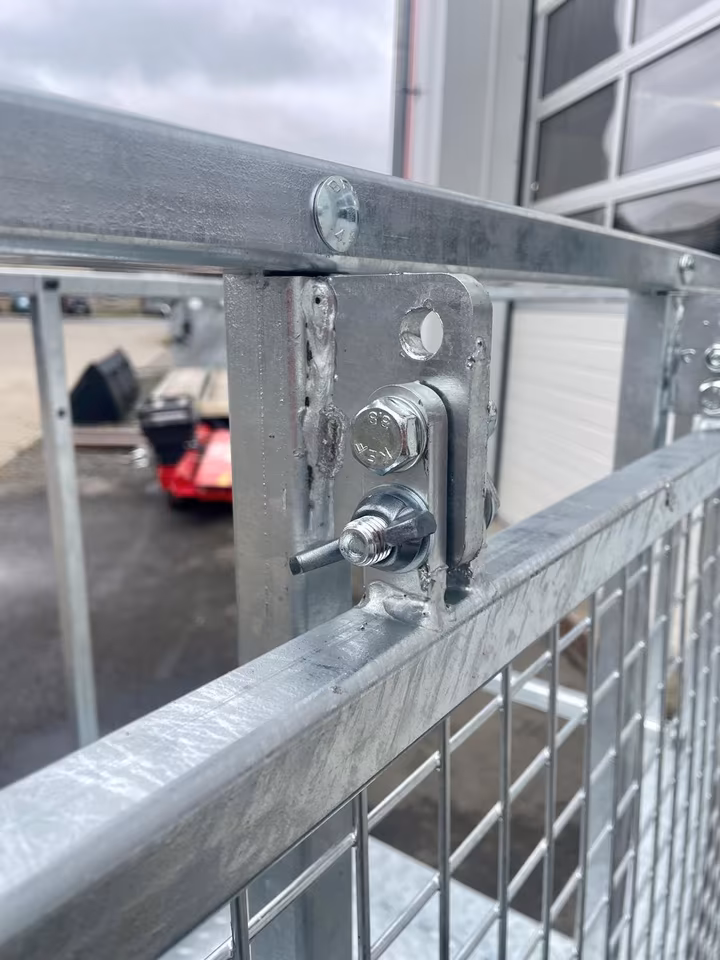 Fliegl Arbeitsbühne verzinkt | seitlicher Einstieg | Stapleraufnahme | Bausatz mit Montageanleitung
