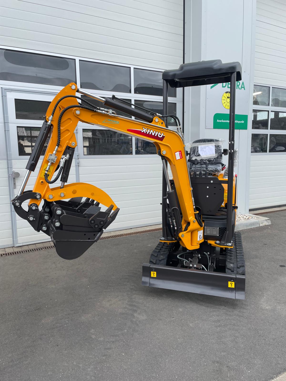 AKTION Minibagger / Bagger Rhinoceros XN10-08