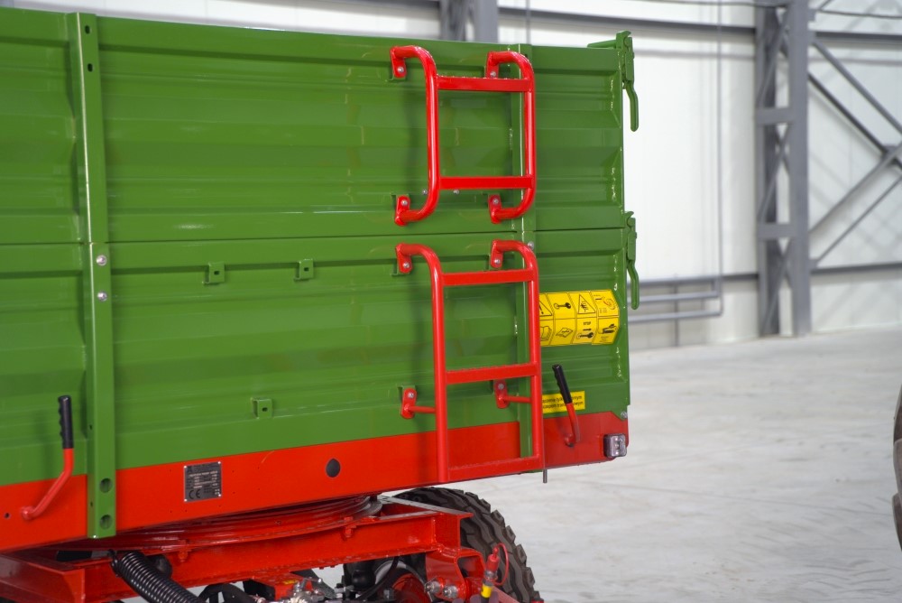 stahlträger, grüner trailer, ladentüre, kippanhänger, anbausystem