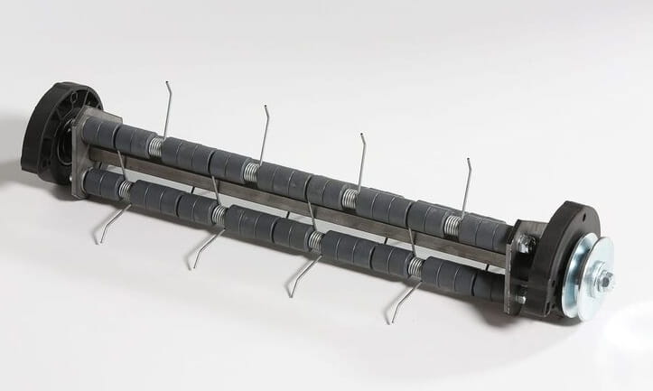 Lawn aerator shaft with spring tines for S 390 scarifier