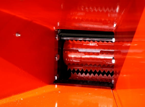 Remet RT-690R wood chipper – disc chipper with hydraulic feed rollers for wood up to 13 cm