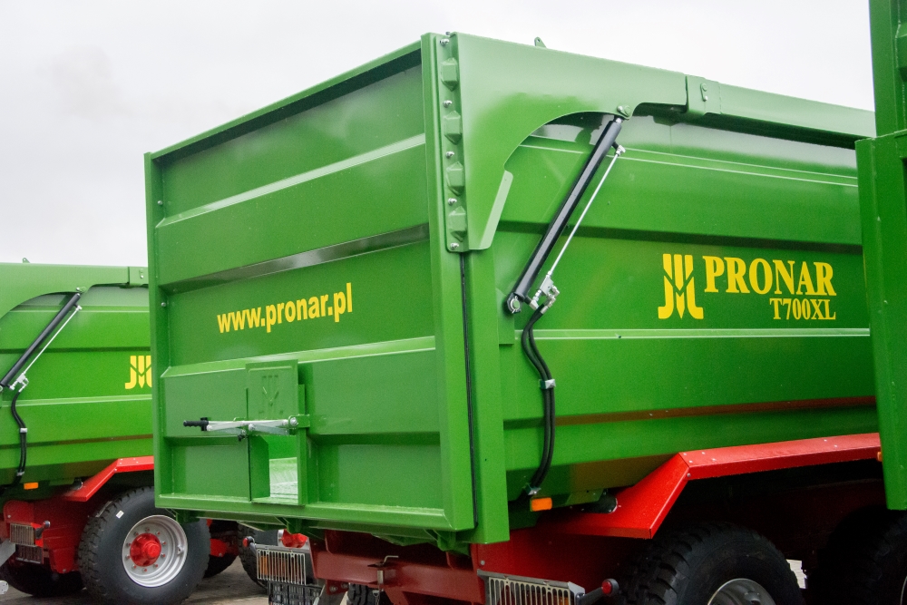 Agraranhänger, Grüner Anhänger, Kipperaufbau, Pronar-Logo, T700XL Modell