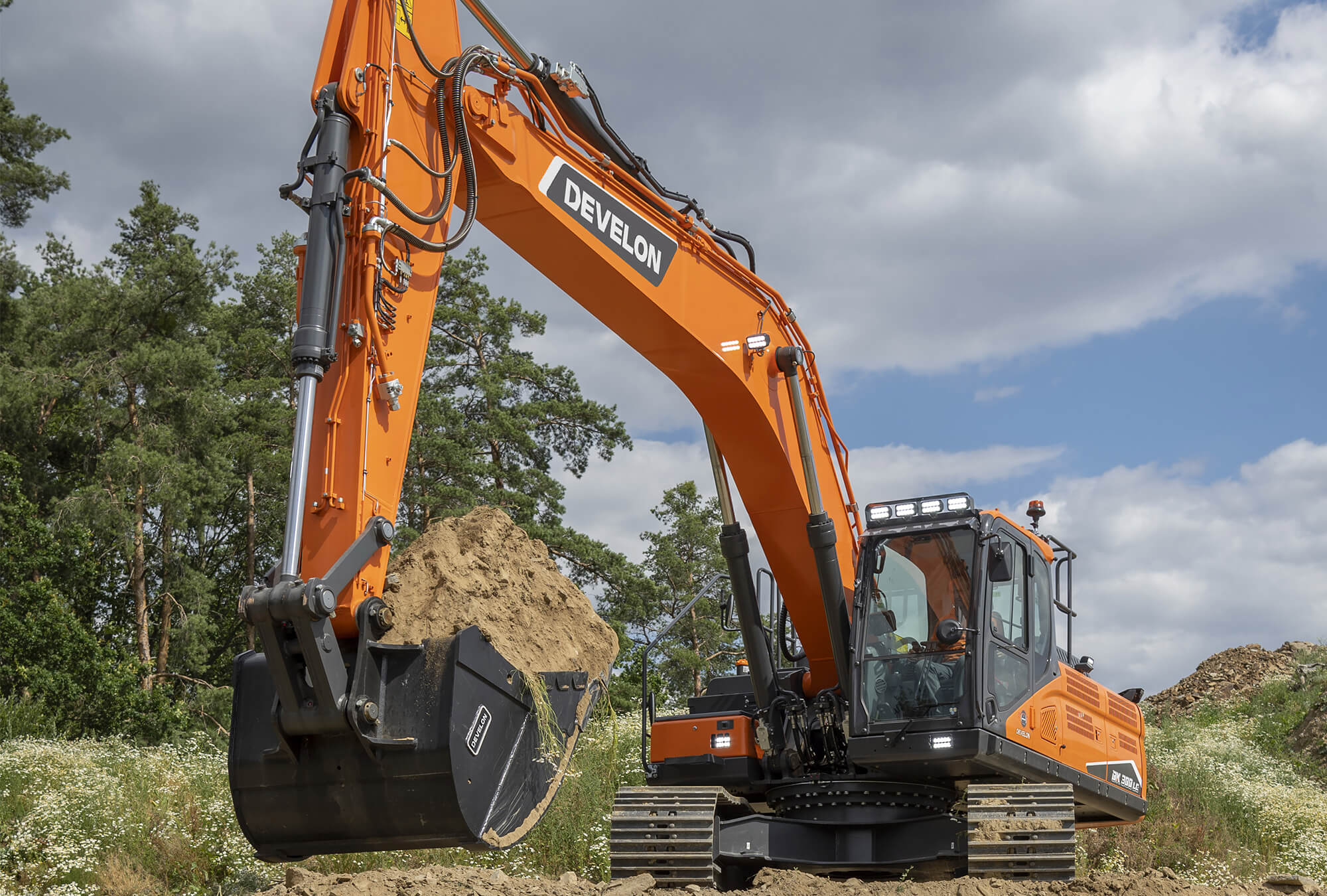 Raupenbagger Develon DX300LC-7K
