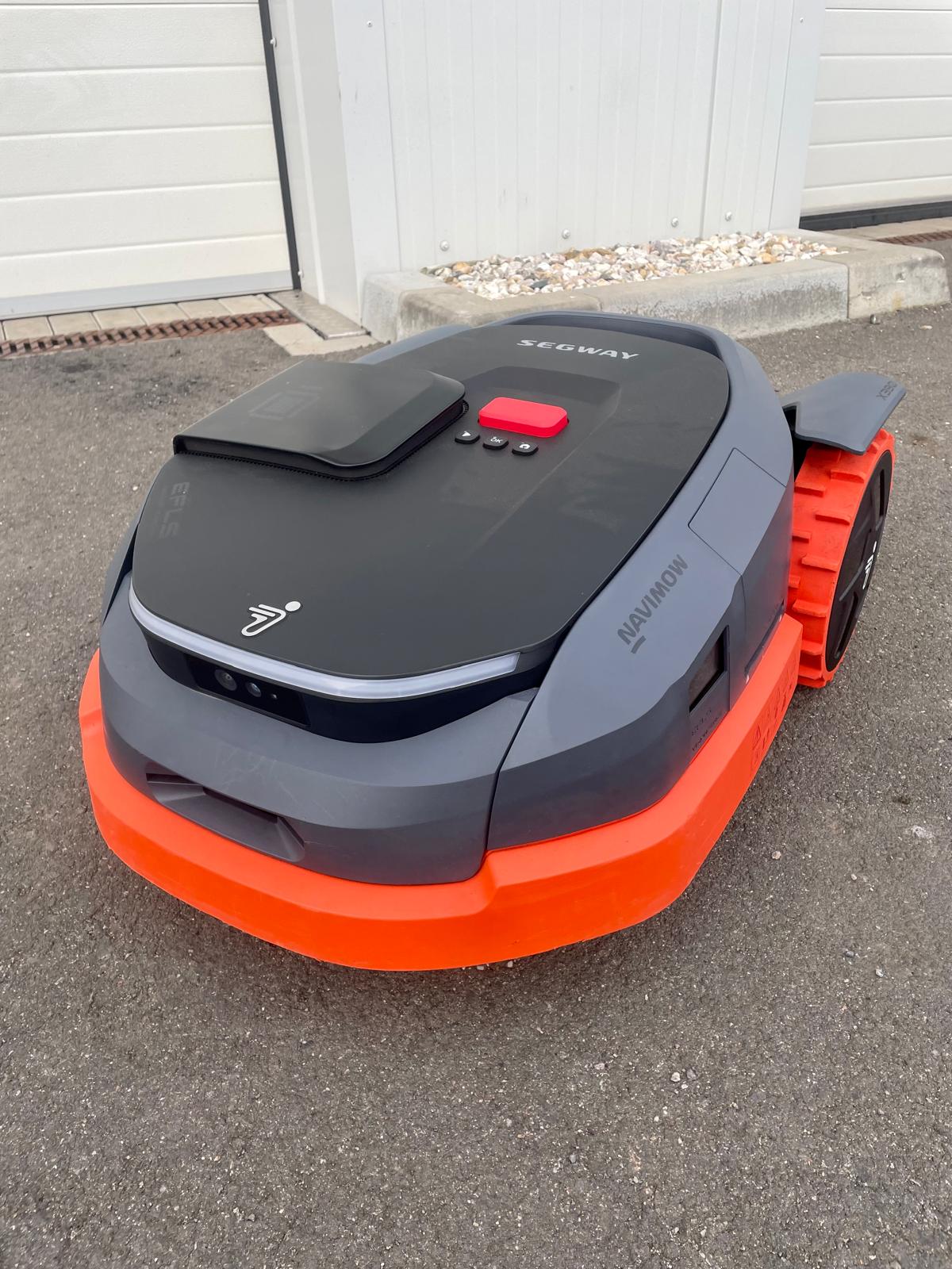 Segway Navimow X315E robotic lawnmower – RTK precision robotic lawnmower for lawns up to 1,500 m²