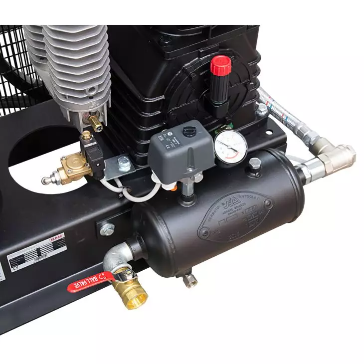 ELMAG® Profi-Line Compressor Pallet Unit 582 l/min, 10 bar, 5.5 kW. Low noise.