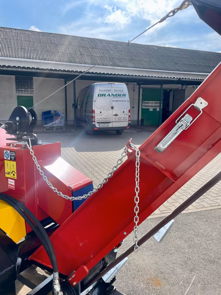 Remet CNC Holzhacker R120 Zapfwelle mit Förderband