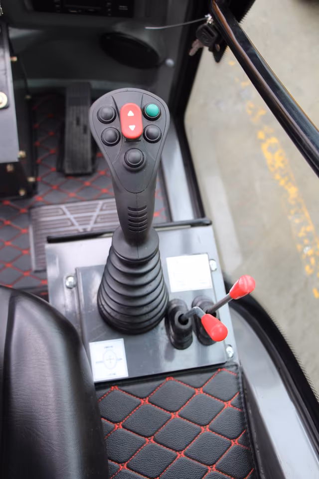 Elektro Radlader – 1000 kg Hubkraft optional mit Kabine und Lithium 240Ah