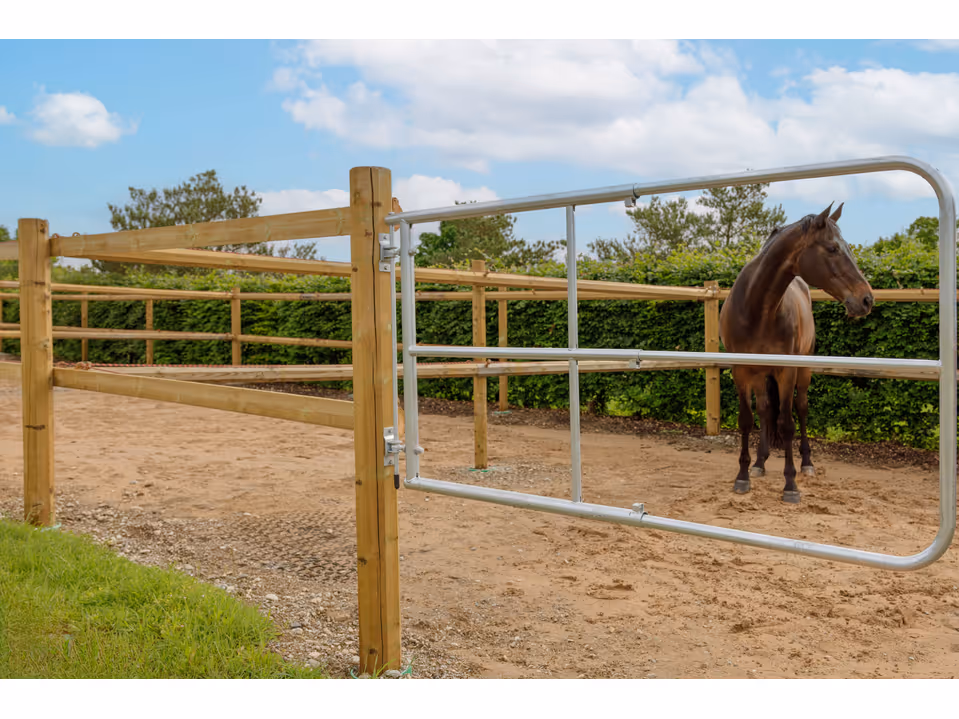 Adjustable pasture gate, 90cm (1-1.7m) for horses; galvanized, including mounting kit