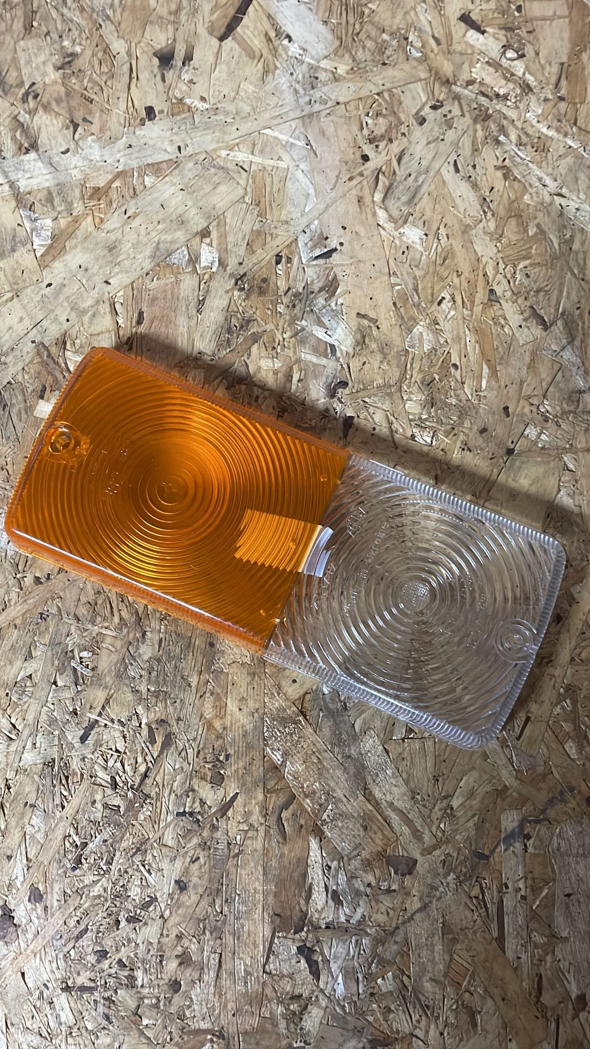 BL14160 Lichtscheibe L / R flach - passend zu Belarus Serie 500 / MTS - 23371221010