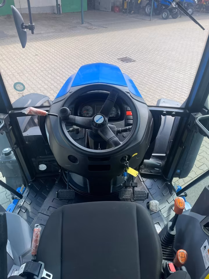 Tracteur Solis 90 Stage V avec cabine – 90 ch, transmission intégrale et boîte de vitesses 20+20