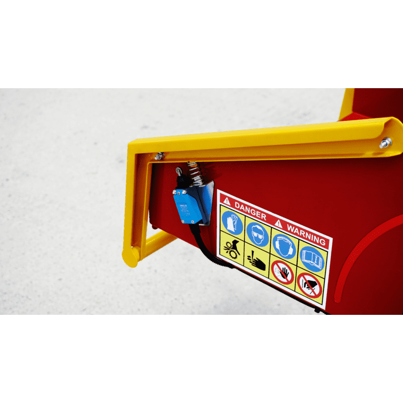 Remet CNC wood chipper R100 PTO with 2.3m conveyor belt