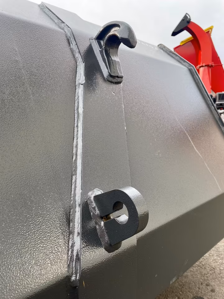 Godet universel renforcé avec attelage européen | Godet pour chargeur frontal