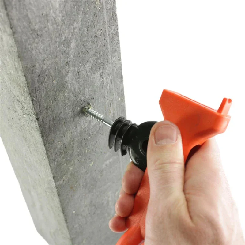 Easy screw-in aid for electric fence insulators – hand screwdriver for ring and slotted insulators