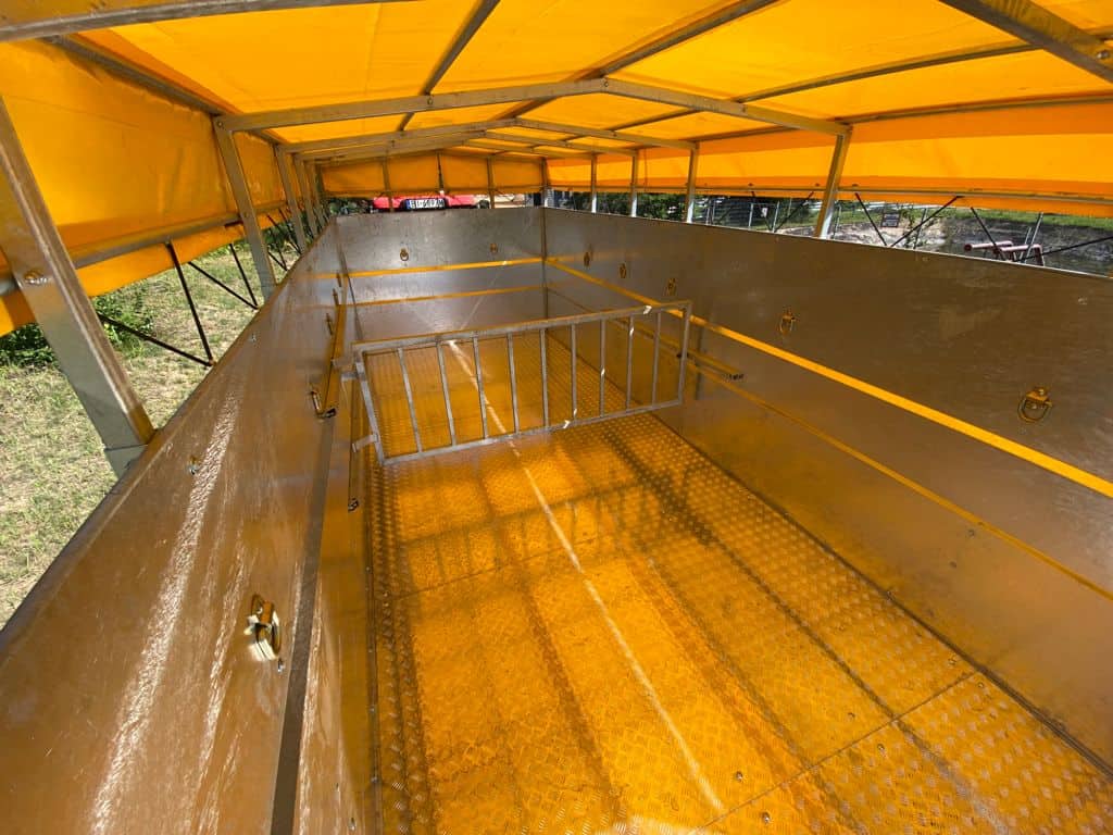 Remorque pour bétail Cynkomet T-678 Courier 10 EU – robuste, galvanisée et sûre pour le transport d'animaux