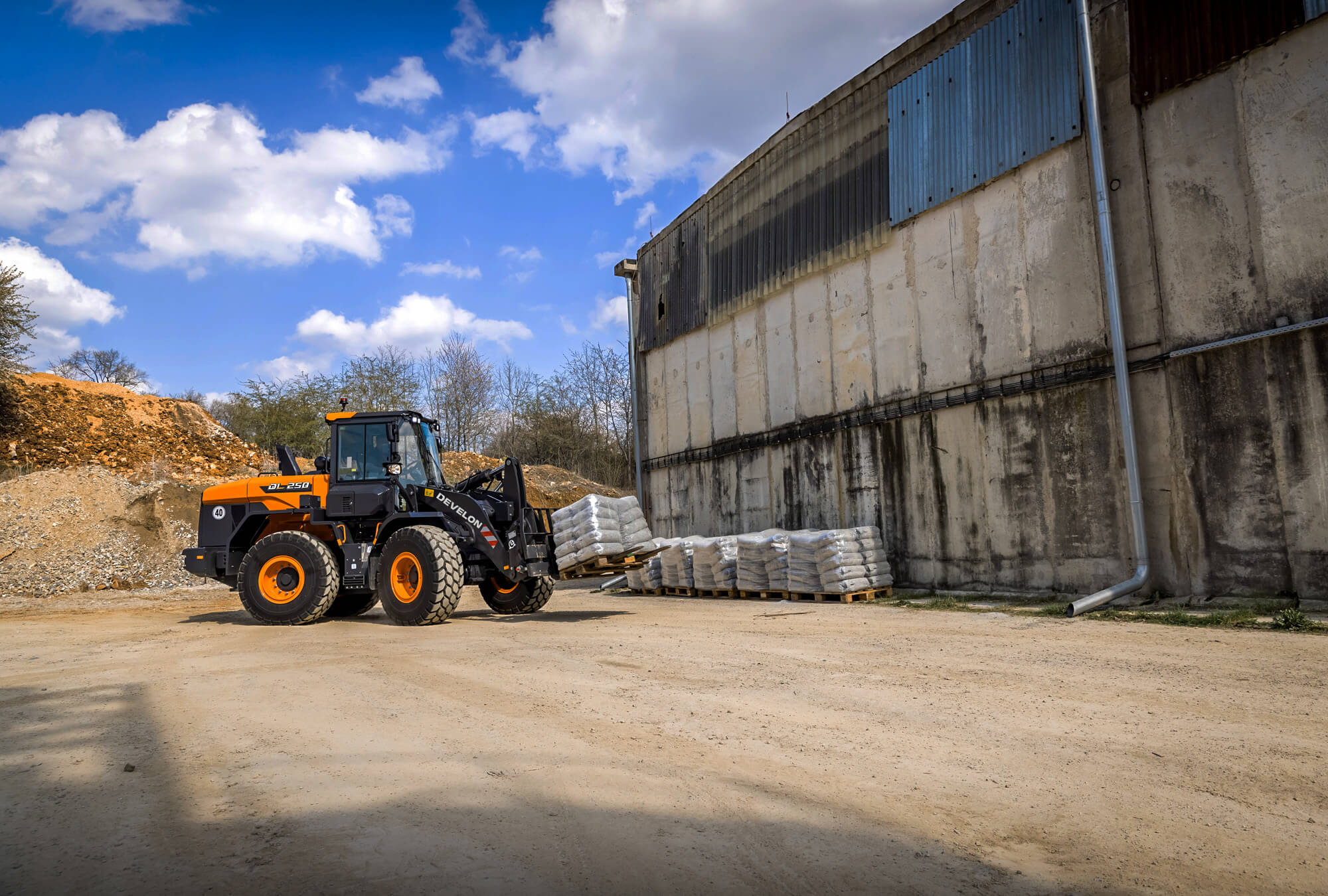 Radlader Develon DL250-7