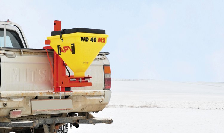 pickup, Ladefläche, gelber Trichter, Verteiler, Schnee Landschaft