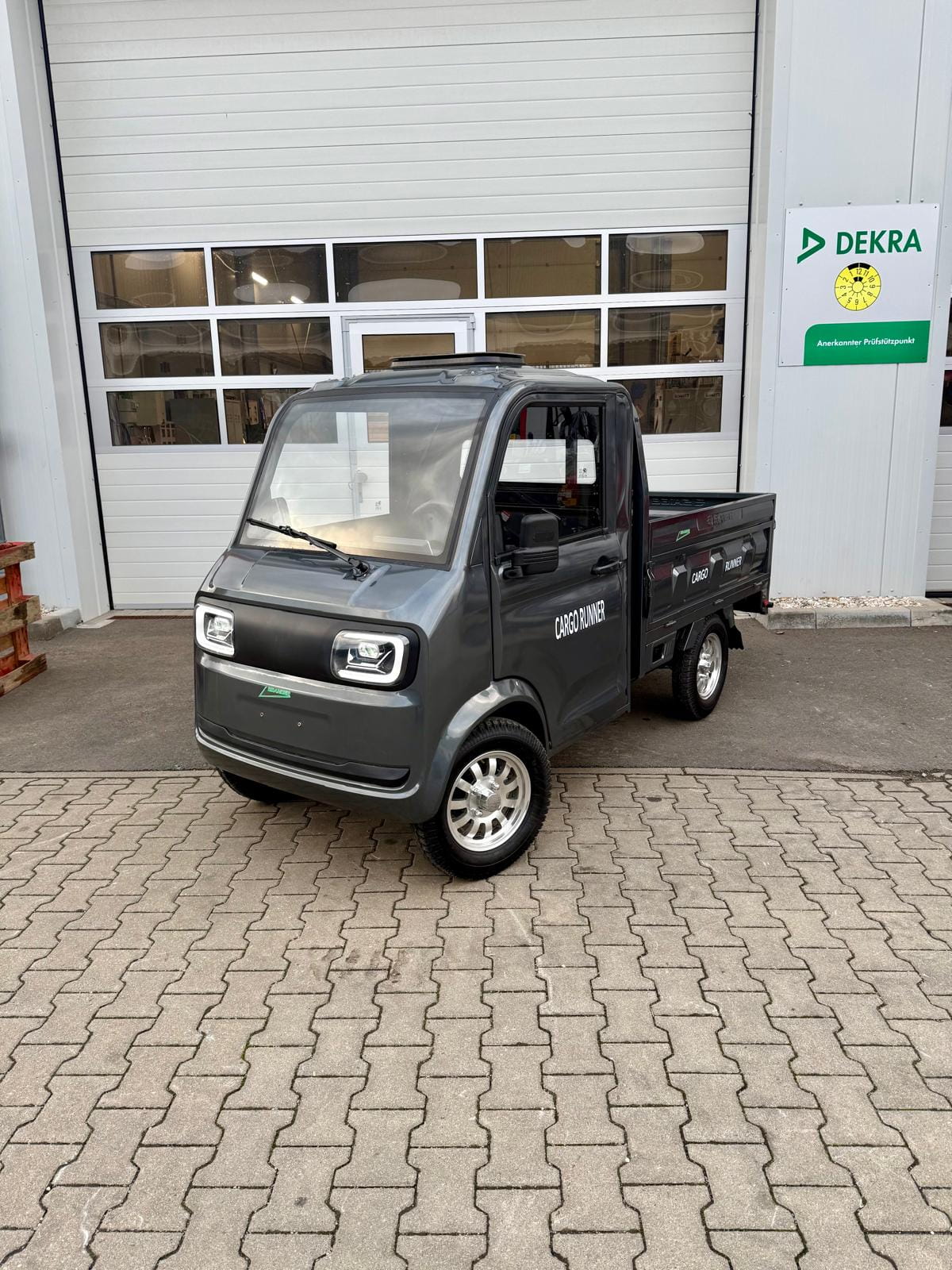 Cargo Runner Toro Electric Tipper – Electric Light Truck | 1500 W | High Payload | 40 km/h