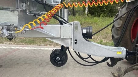 Cynkomet Miststreuer 8.000 kg, Wandhöhe 1.000 mm, Zweikreisbremse