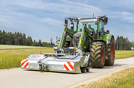 Traktor, Bodenpflege, Muldenlader, Grubber, Frontgewicht
