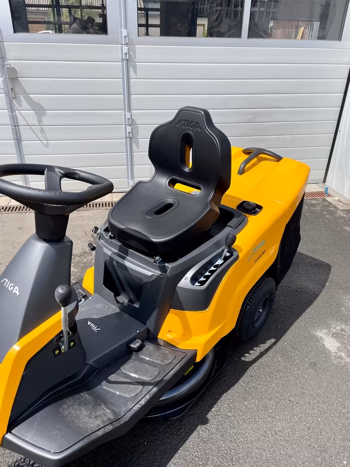 STIGA Combi 166 Rasentraktor | 224 cm³ ST 250 ES Motor | Hydrostat | 150-Liter-Fangsack