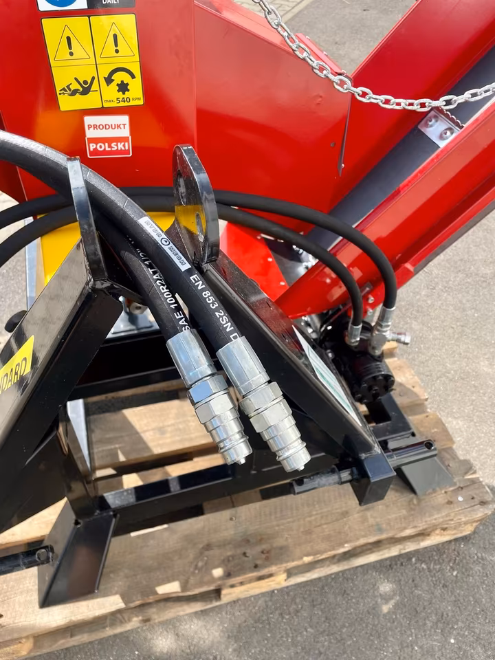 Remet CNC Holzhacker R120 Zapfwelle mit Förderband