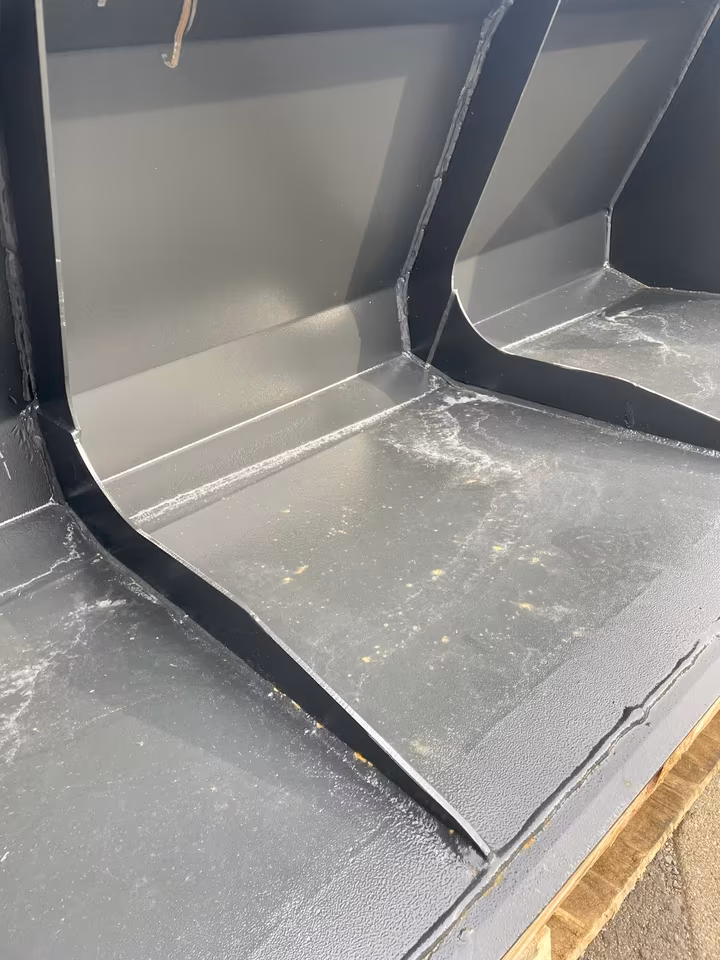 Godet universel renforcé avec attelage européen | Godet pour chargeur frontal
