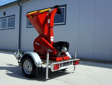 Remet CNC RTS630 wood chipper with petrol engine & trailer – professional disc chipper 100 mm