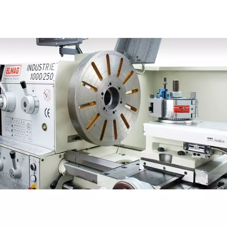ELMAG Universal-Drehmaschine INDUSTRIE 2000/250, inkl. RÖHM-Drehfutter, 3-Achs-Positionsanzeige