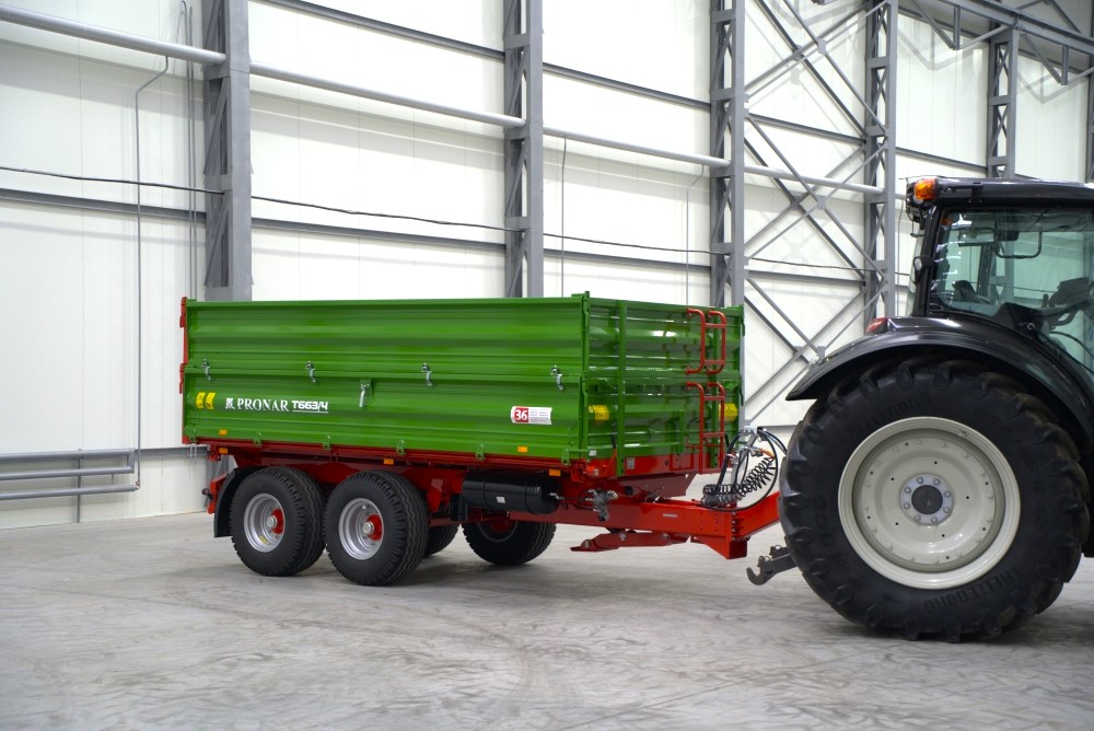 Anhänger, Landwirtschaftsgerät, grüner Anhänger, Geländereifen, Traktoranhänger
