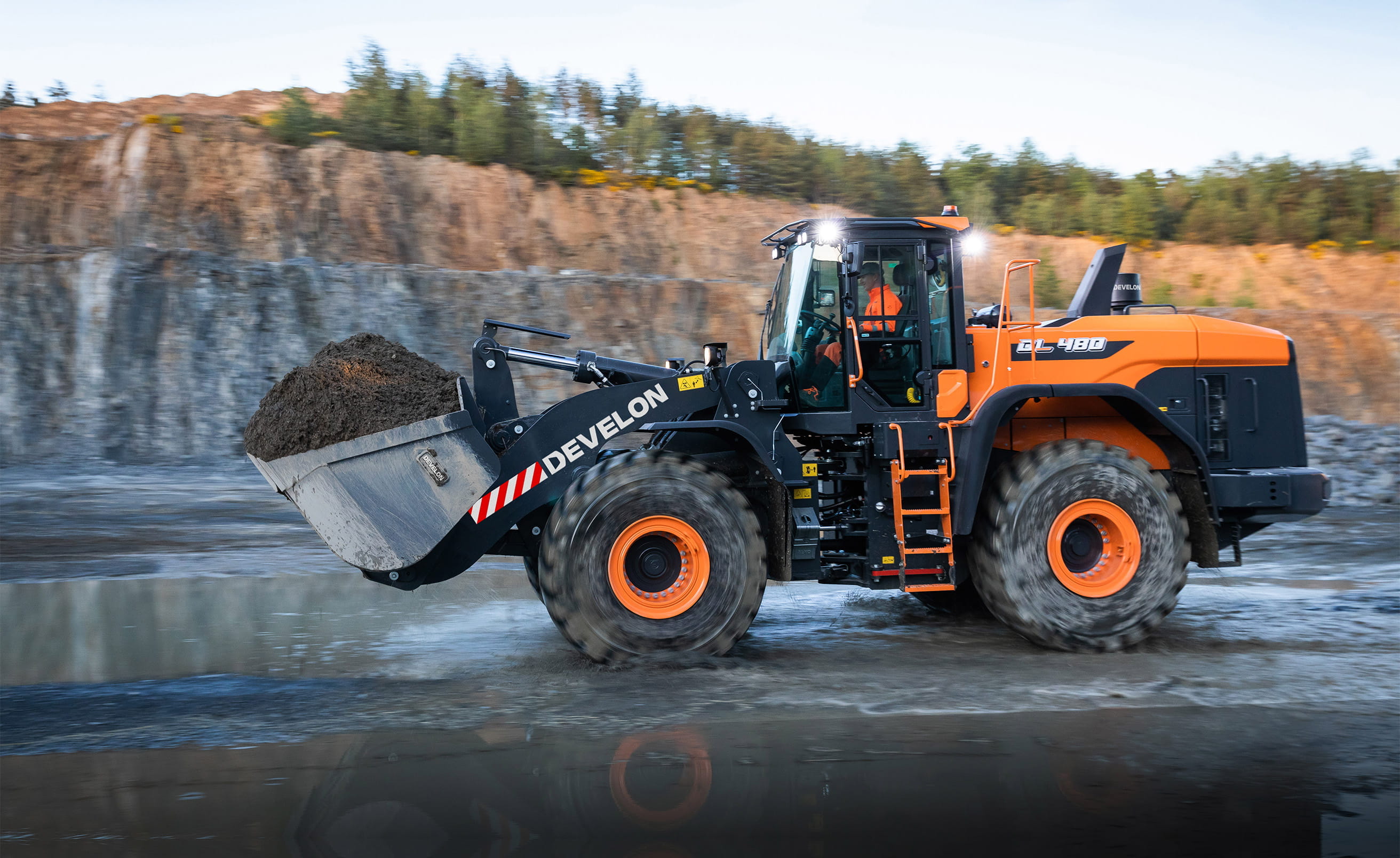 Radlader Develon DL480-7