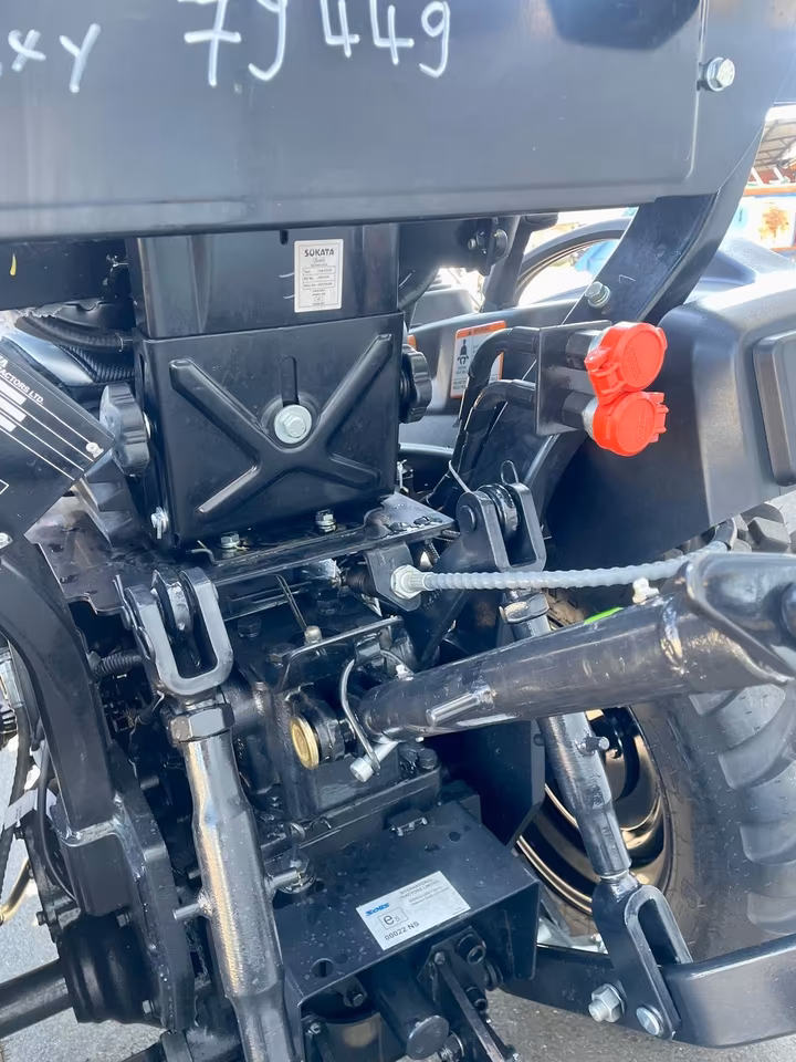 Solis 26 9+9 Panther – Tracteur compact de 26 ch avec transmission 9V/9R et transmission intégrale
