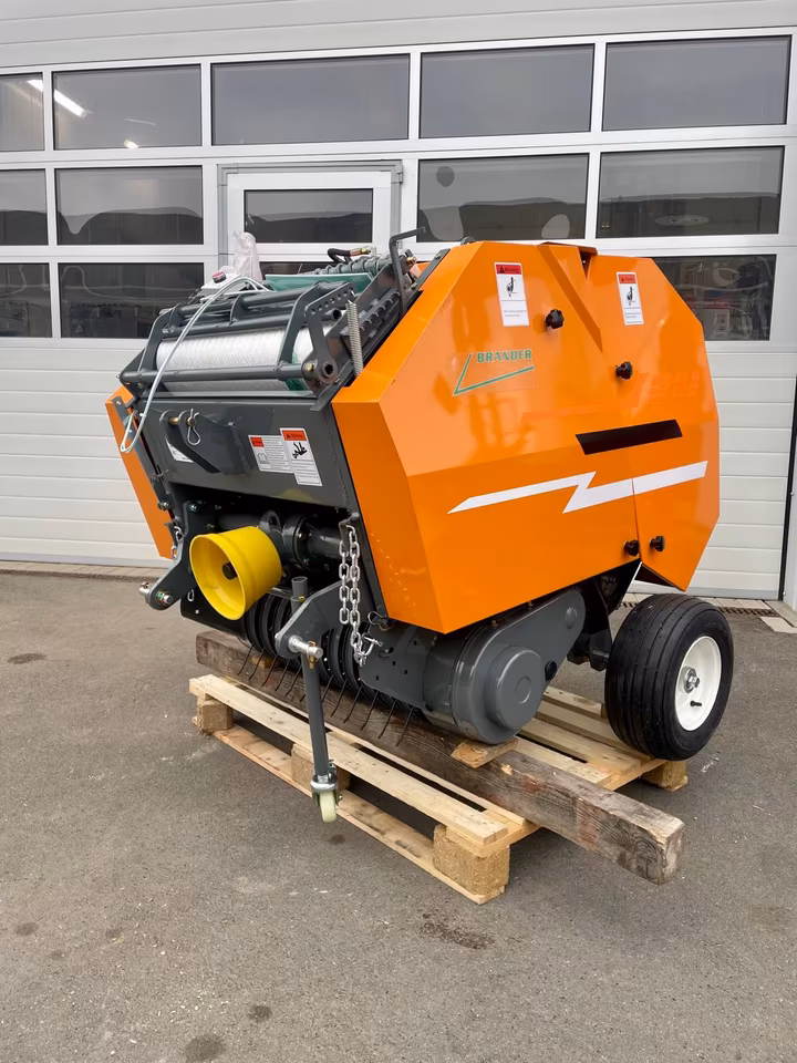 Mini Rundballenpresse 1070 | Netzbindung | Ballenmaß 95 × 62 cm | Ballengewicht 17–28 kg | Kompakte Rundballenpresse für Heu, Silage & Stroh