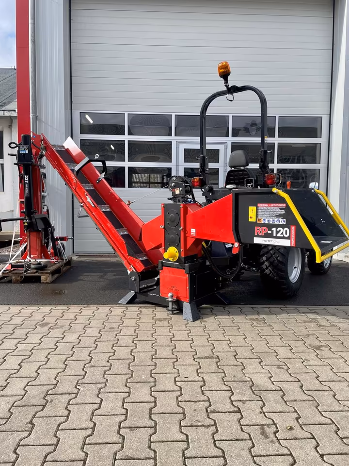 Remet CNC Holzhacker RP120 Zapfwelle mit Förderband | Profi-Holzhacker bis 120 mm
