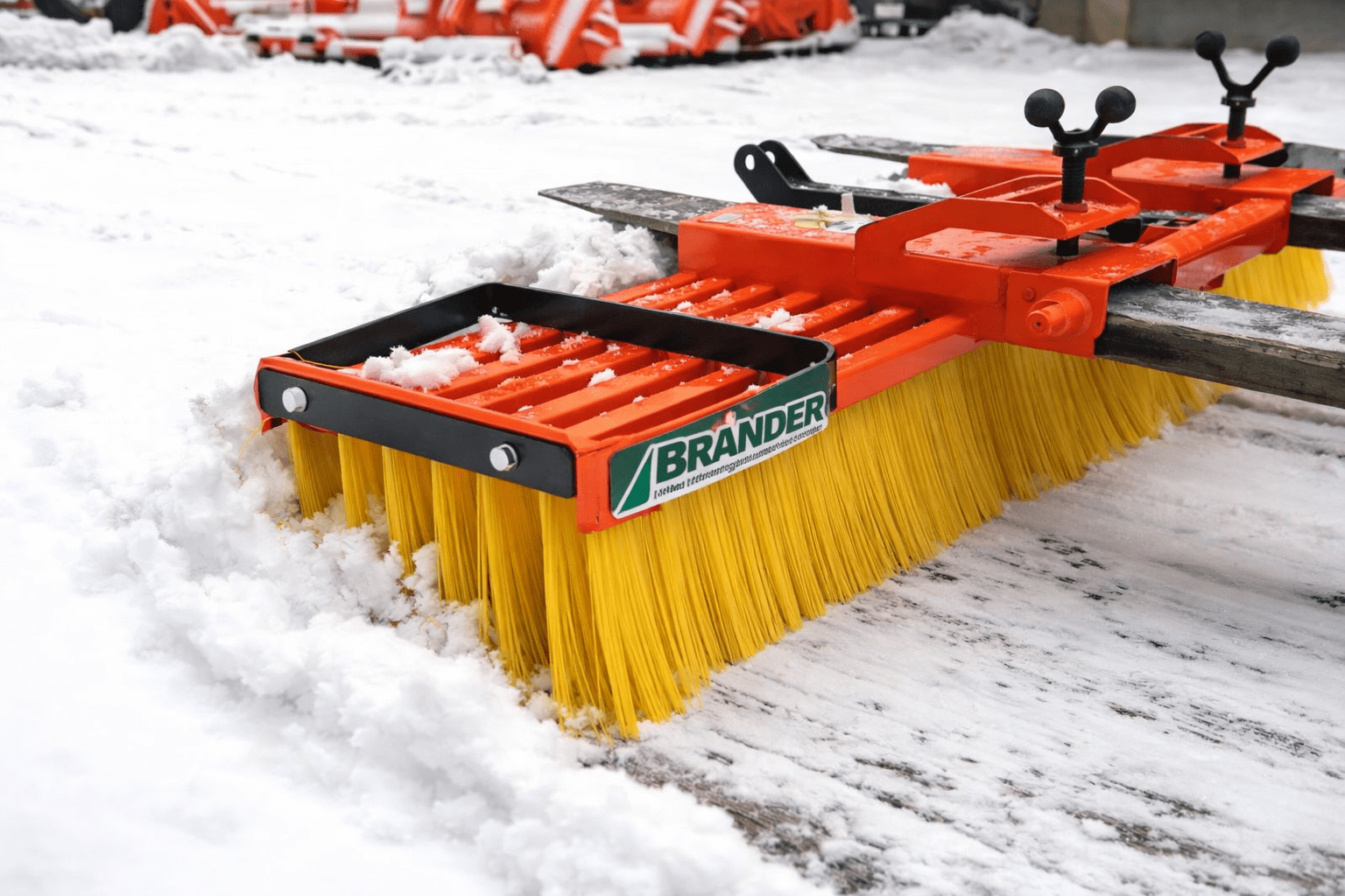 Kehrbesen 1500 mm 7-reihig – Dreipunkt Kat. II & Gabelzinkenaufnahme | Polypropylenbürsten