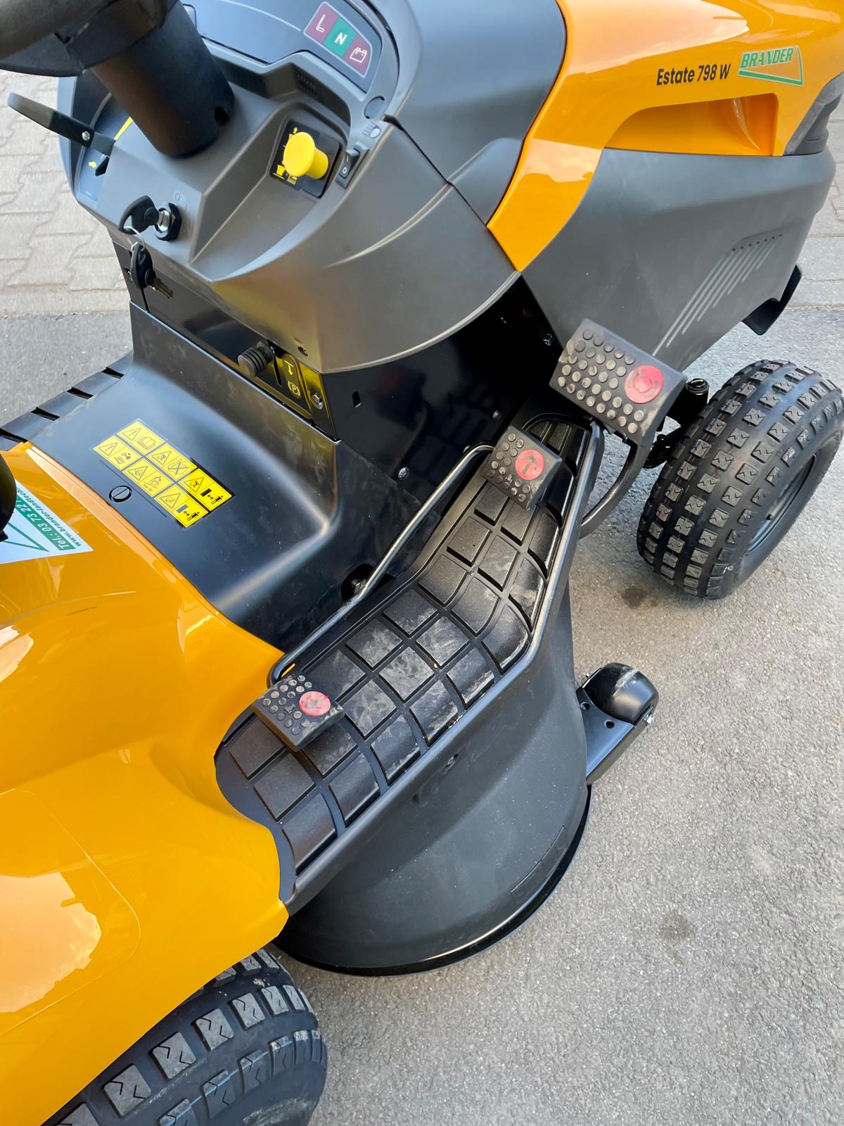 STIGA Rasentraktor Estate 798 W – 98 cm – 20,3 PS – Hydrostat – Mulchkit, Anhängerkupplung & Ladegerät