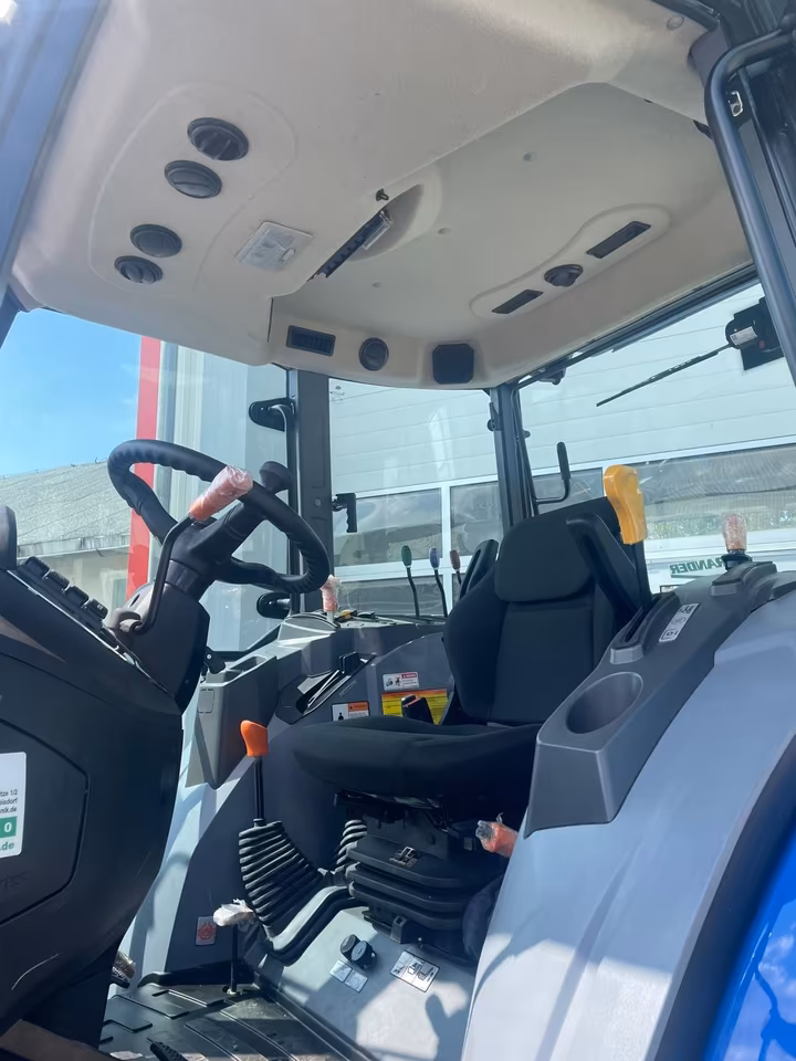 Tracteur Solis 90 Stage V avec cabine – 90 ch, transmission intégrale et boîte de vitesses 20+20