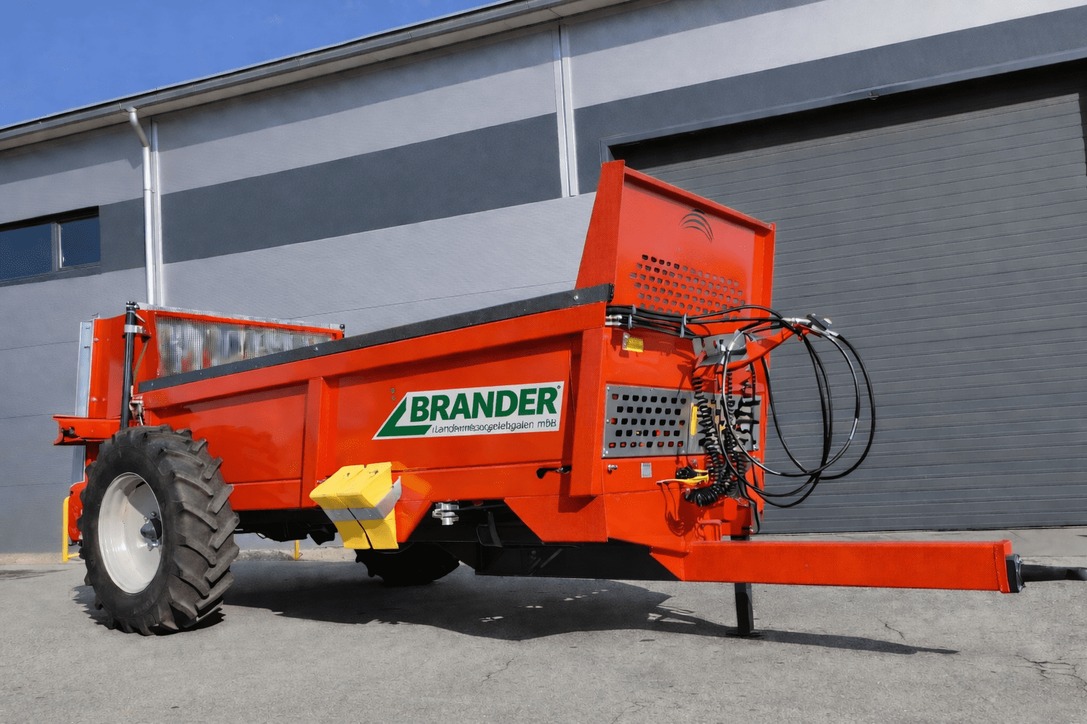 Miststreuer 4,5t – 4 Ketten | Vertikalstreuer mit Druckluftbremse & Zapfwelle