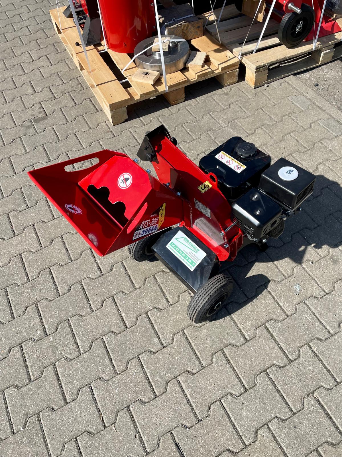 Garden shredder / branch shredder RTS300 - 7HP petrol engine