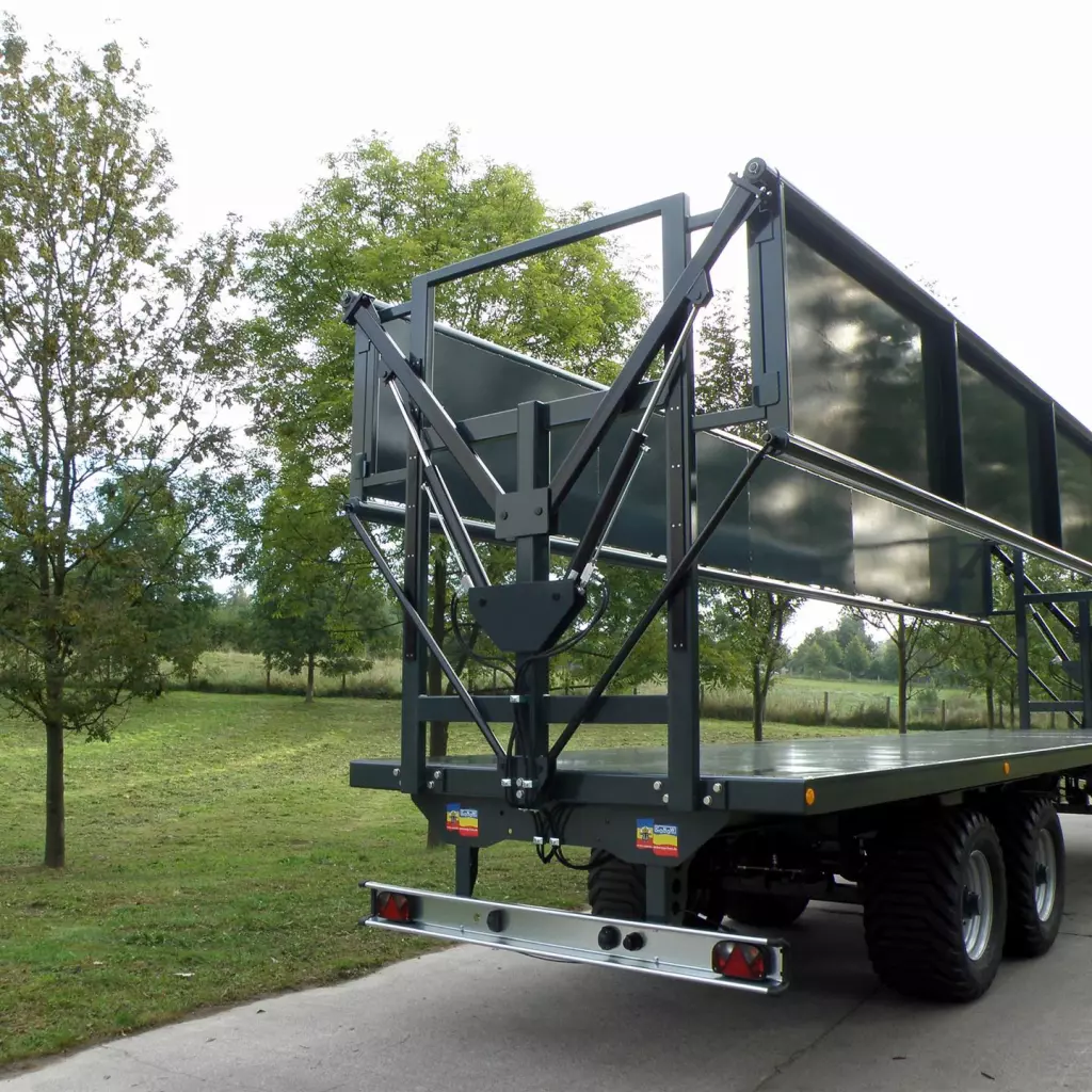 Conow bale transport wagon BTW 24 V9 – 24 t bale wagon with hydraulic locking mechanism