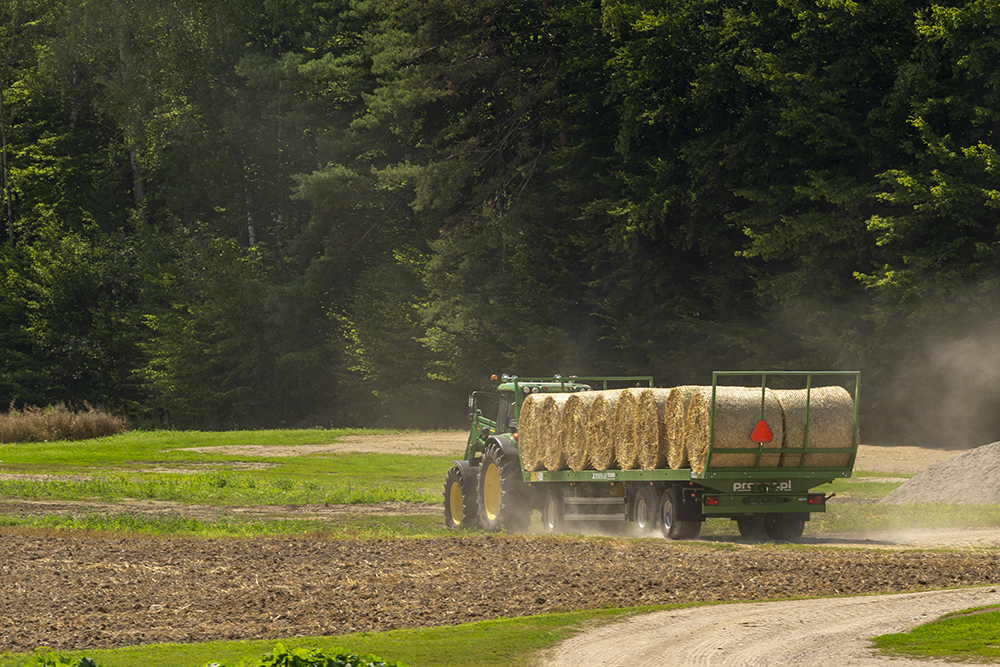 tractor, Heuballen-Ladewagen, Heuballen, Feld, Staubspur