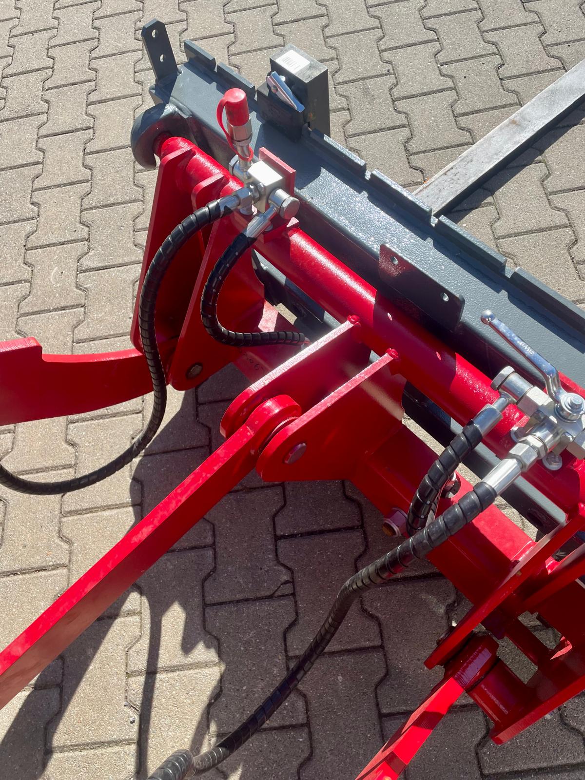 Rot, Kaufanhänger, Hydraulikschläuche, Metallrahmen, Mechanik