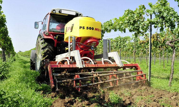 Traktor, Spritzgerät, Weinreben, Bodenbearbeitung, Agrargerät